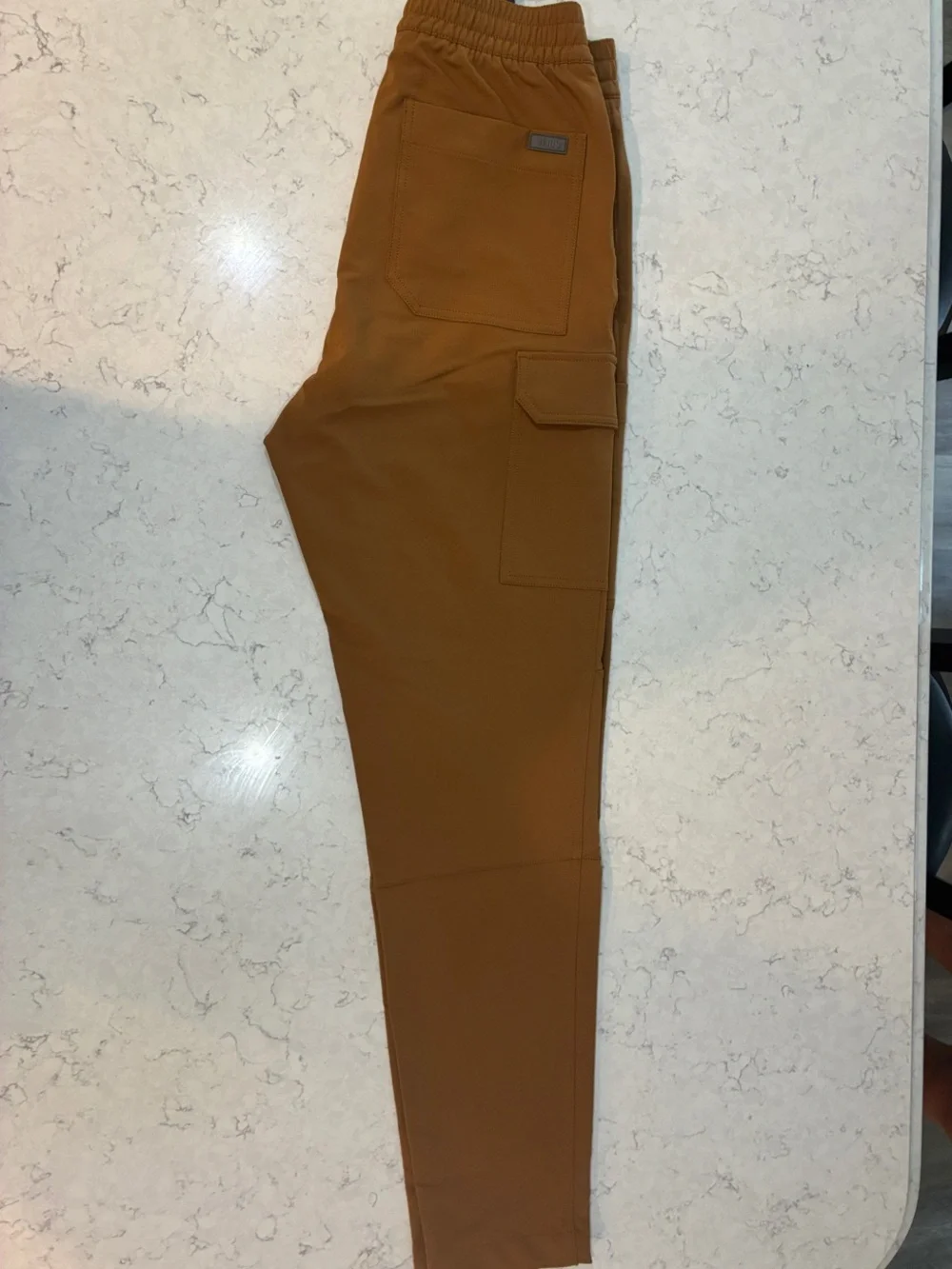 FIGS Men’s Jogger Scrub Pants in Rust Brown Size XS/T. Will fit Women’s S/T, NWT